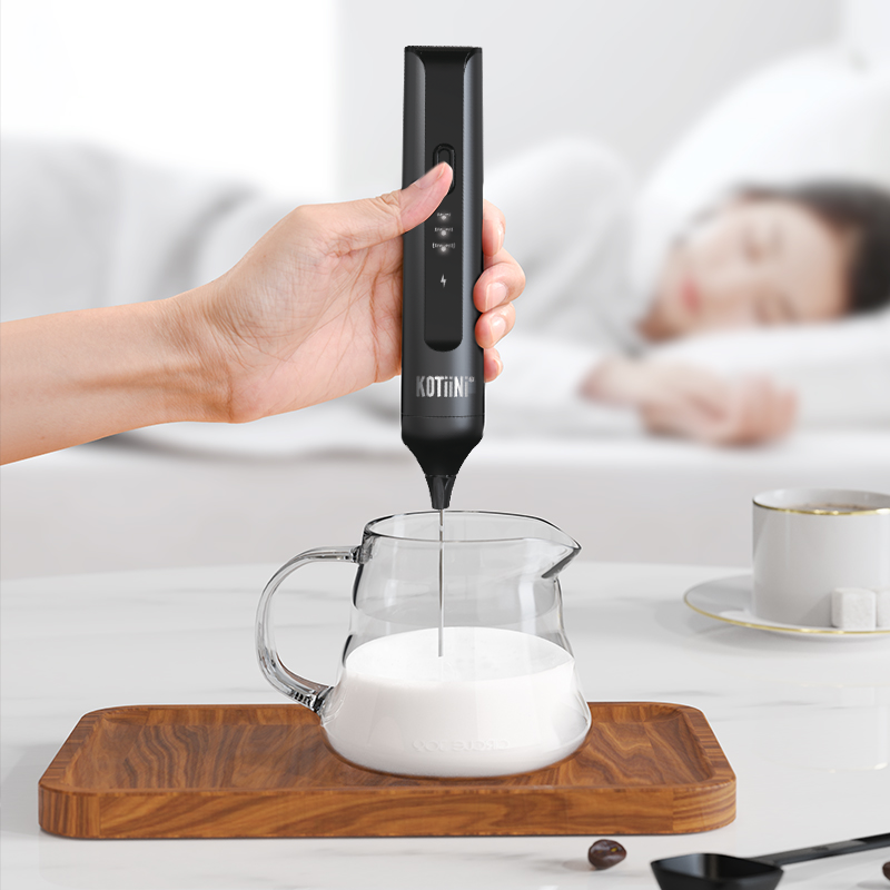 Batidor eléctrico espumador recargable K3 · 3 velocidades, USB y doble cabezal de acero inoxidable