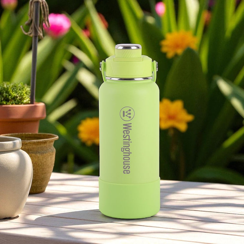 Botella térmica doble pared acero inoxidable 946 ml con boquilla y funda silicona verde · Mantiene bebidas frías y calientes