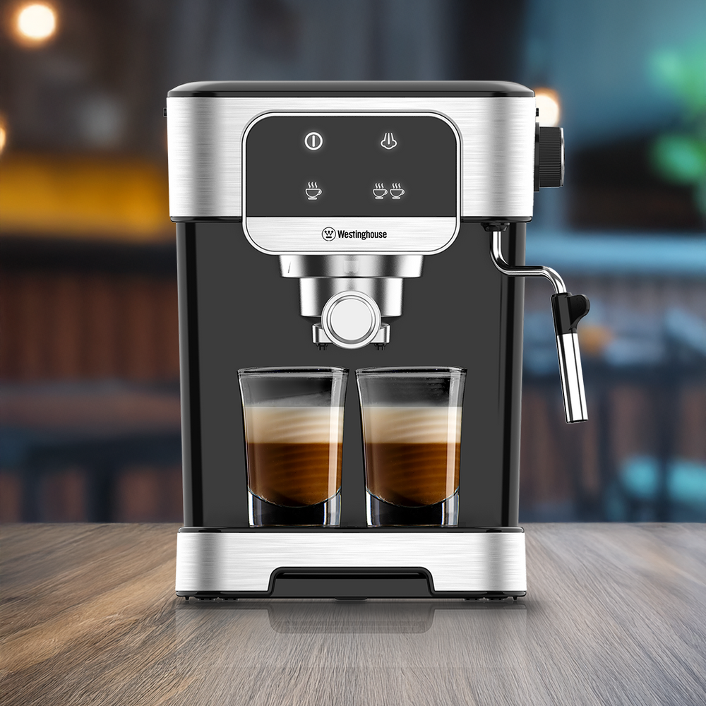 Cafetera Espresso c/ batidor espuma 1.8 litros