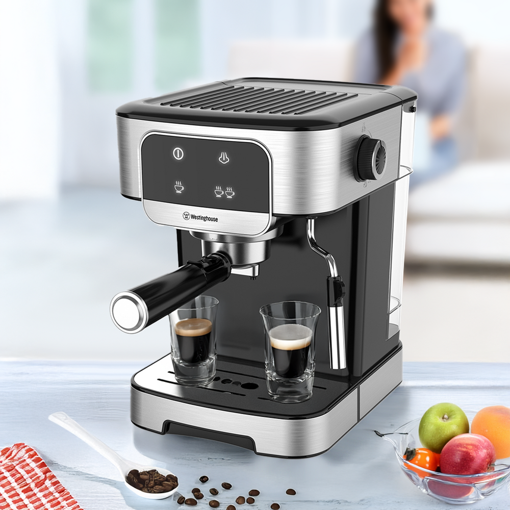 Cafetera Espresso c/ batidor espuma 1.8 litros