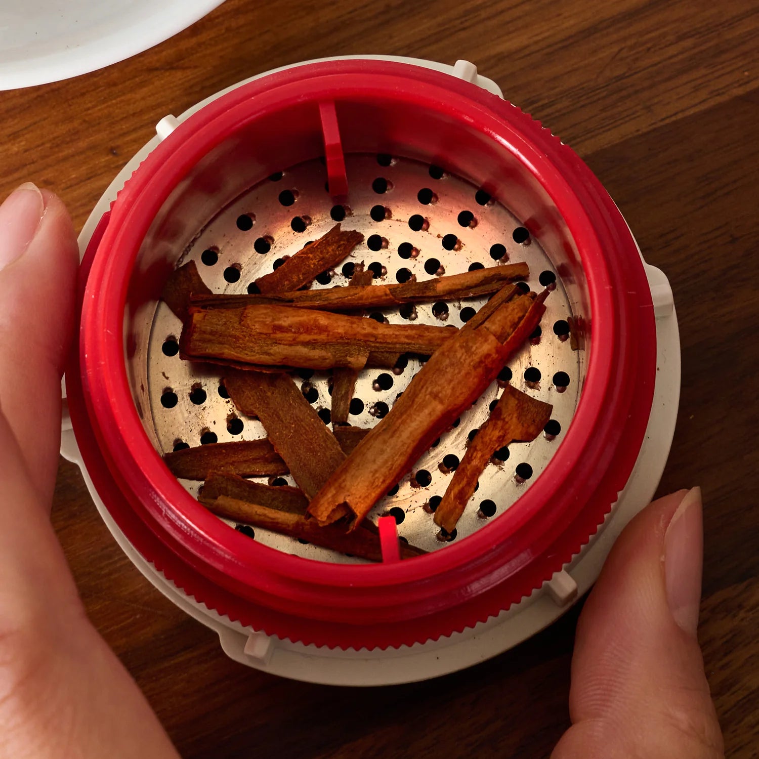 Cápsula porta especias Finapod Classic Ralladora - Para Especias Duras, Frutos Secos y Chocolate