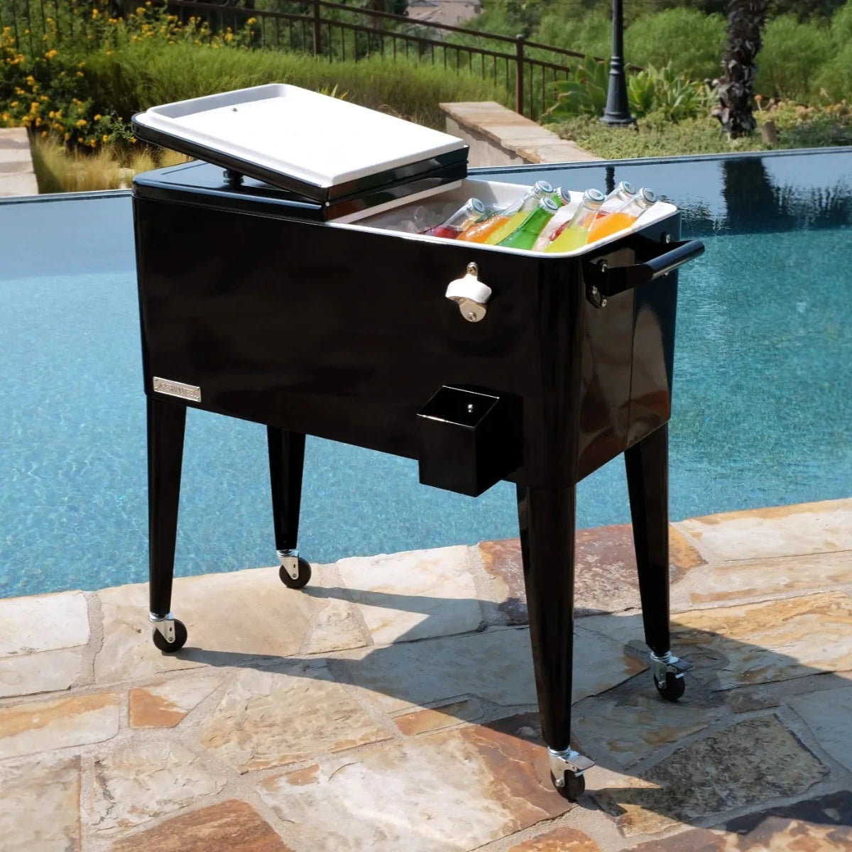 Cooler patio con ruedas negro 76 litros
