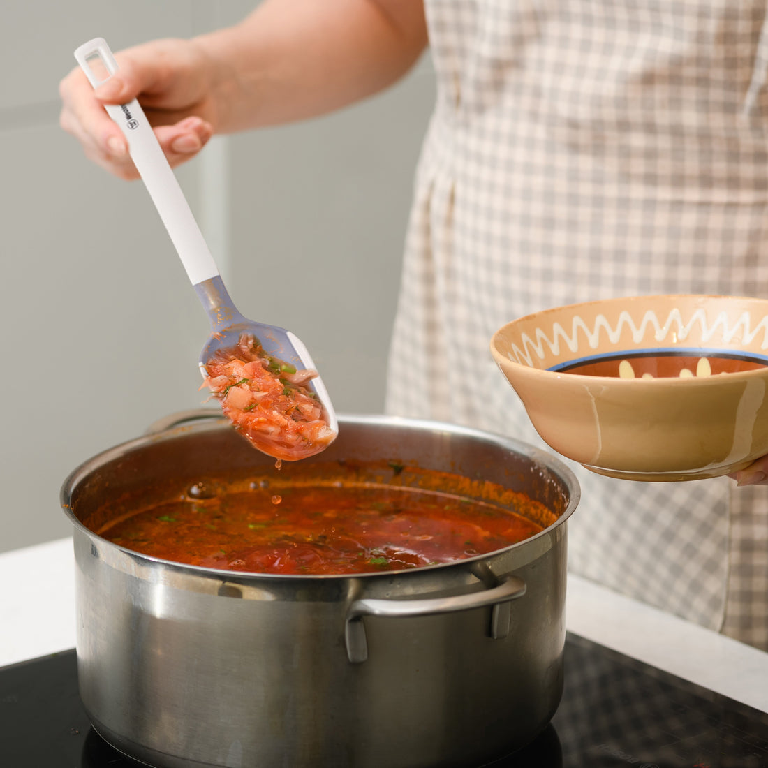 Cuchara Ranurada de Silicona blanca – Resistente al Calor, Antiadherente y Ergonómica