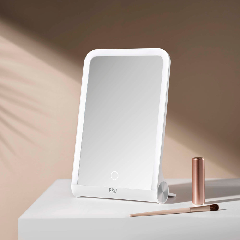 Espejo LED iMira plegable blanco USB · luz natural, recargable USB y 3 niveles de brillo