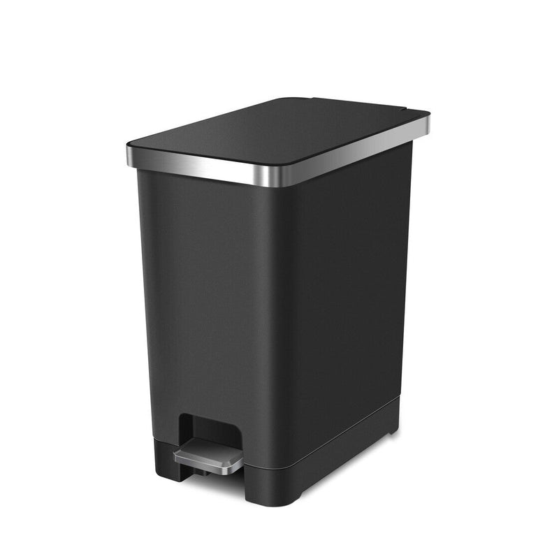 Tacho de basura pedal Hana Slim 15 L plástico negro · cierre suave y diseño compacto
